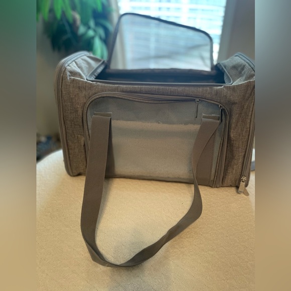 Grey collapsible Travel Carrier for Small Pet - Picture 1 of 11